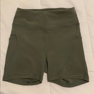 Lululemon shorts brand new Size: 2